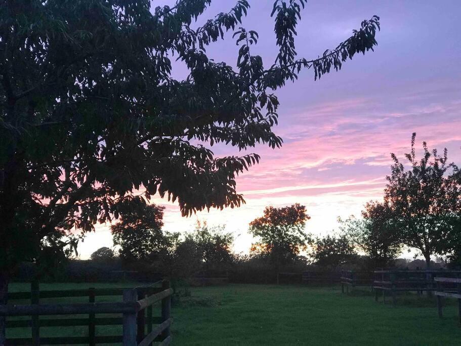 Beautiful Rural Apt, Walking Distance To Three Choirs Vineyard/Brassiere Gloucestershire Apartment Newent Ngoại thất bức ảnh